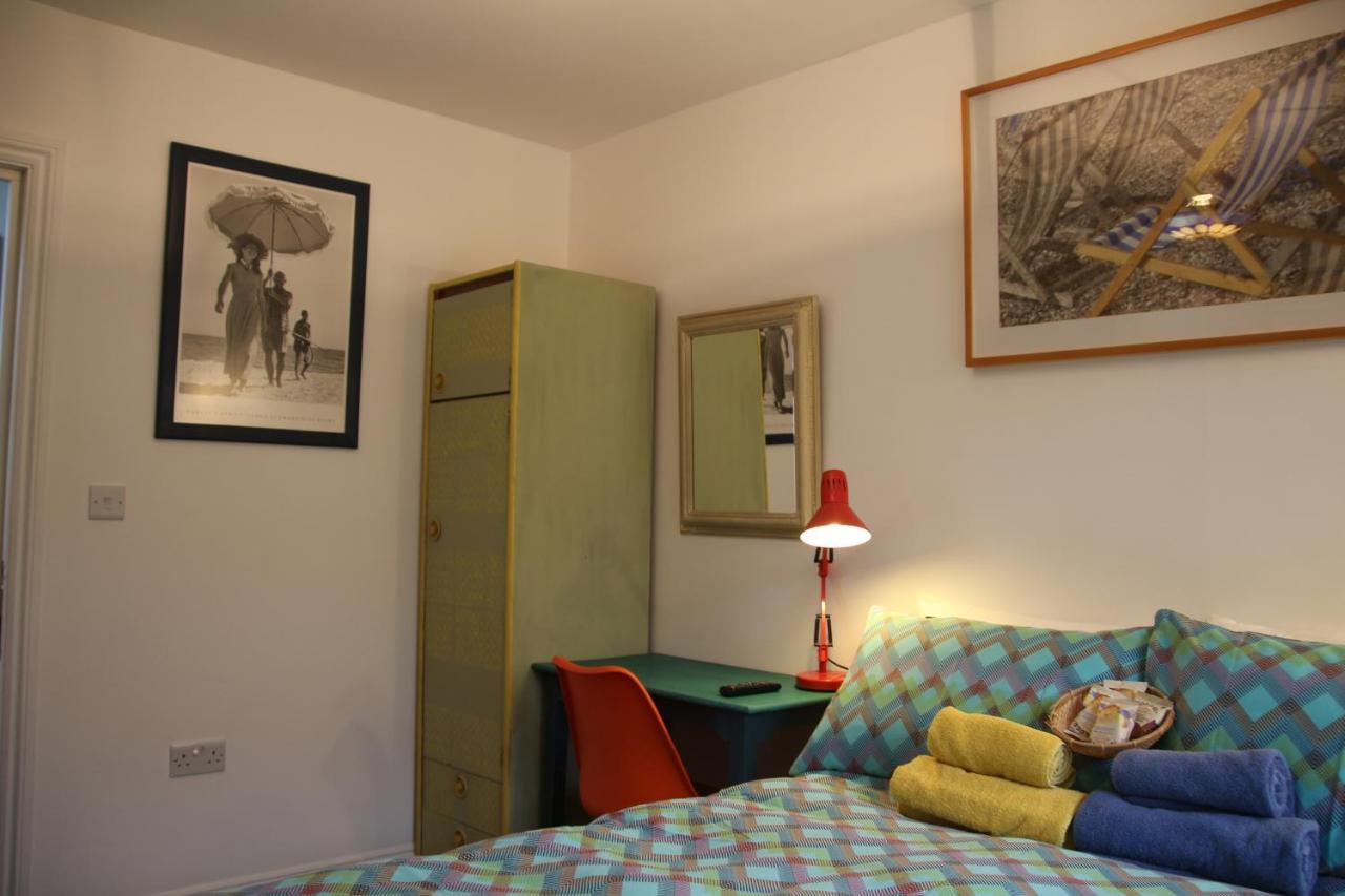 The Enclave Bed & Breakfast เวอร์ทิง ภายนอก รูปภาพ