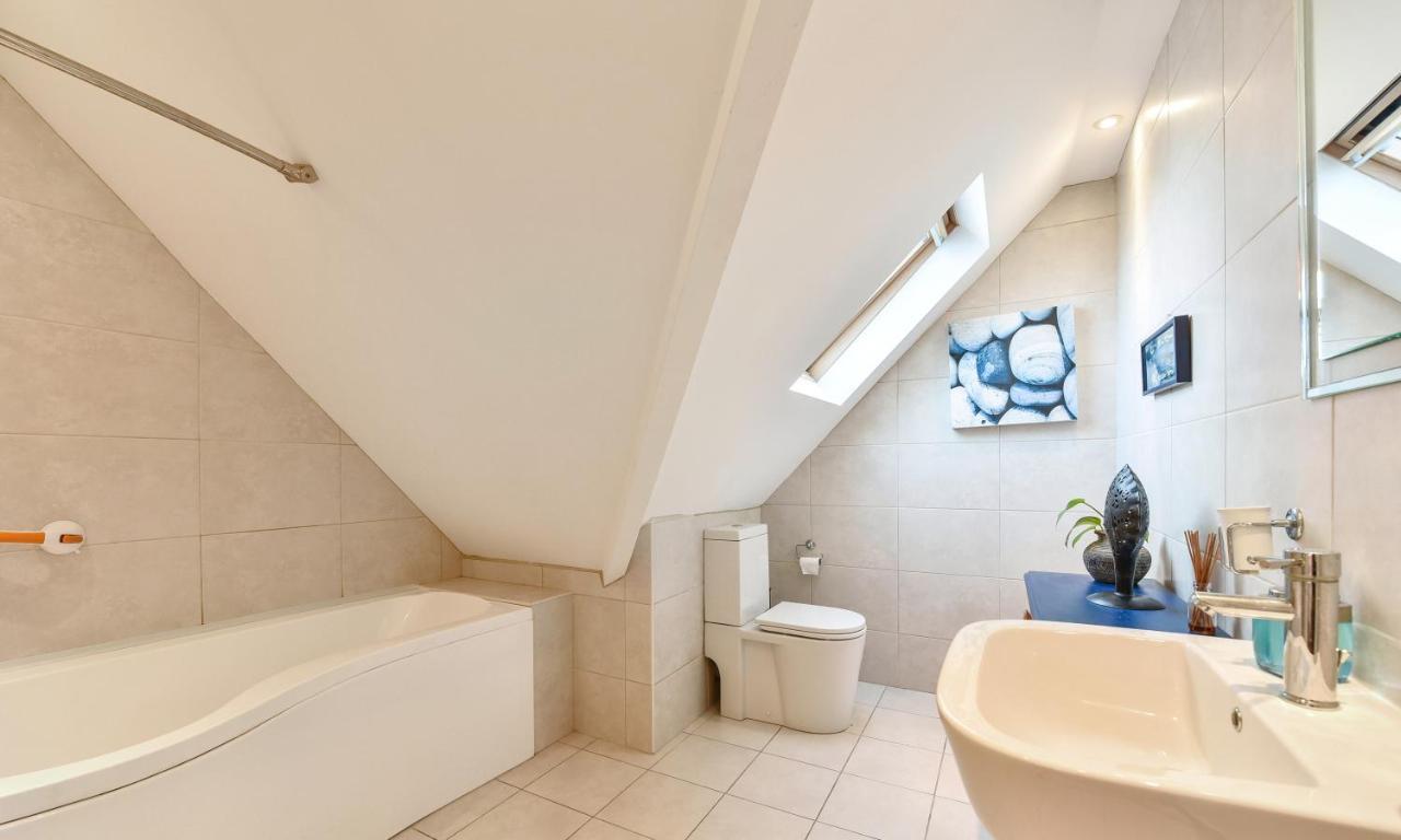 The Enclave Bed & Breakfast เวอร์ทิง ภายนอก รูปภาพ